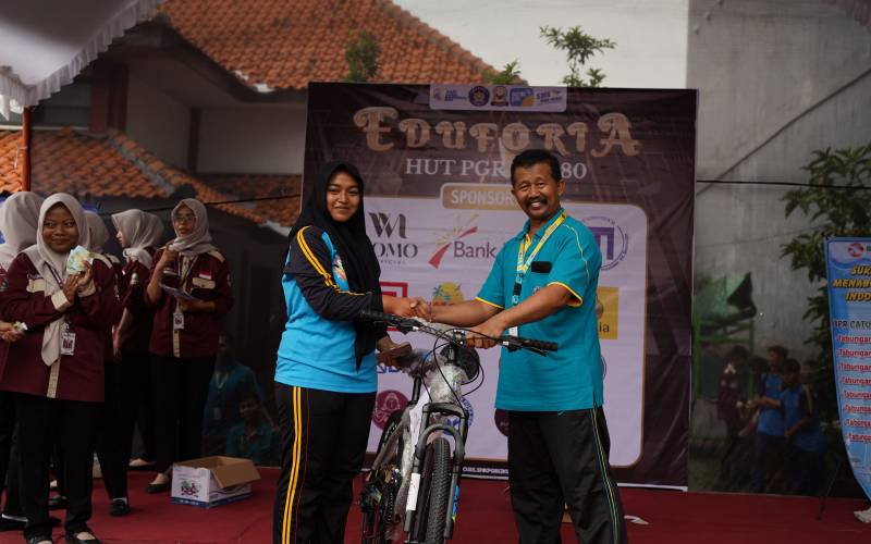 Doorprize Jalan Sehat Dalam Rangka HGN & HUT PGRI Ke - 80