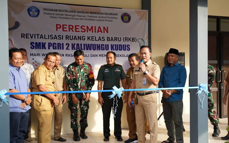 Peresmian Revitalisasi RKB oleh Ketua PGRI Kab. Kudus