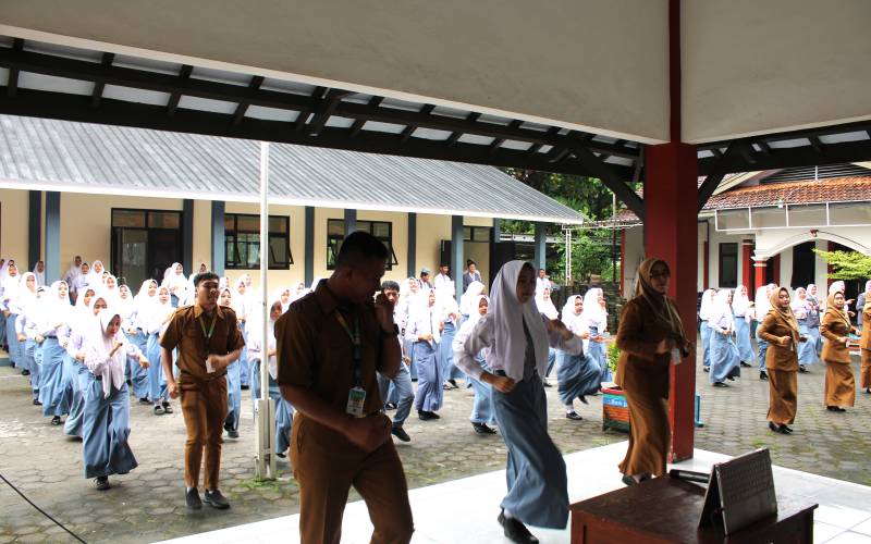 Senam Pagi Hari Pertama Semester Genap Tahun Pelajaran 2025/2026